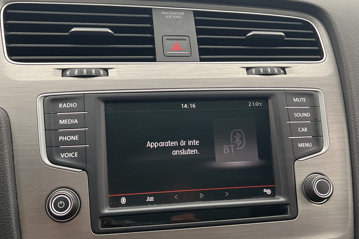 Volkswagen Golf 1.2 TSI 110hk Pano Kamera CarPlay Låg-skatt