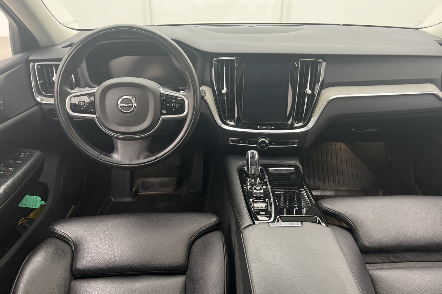 Volvo V60 T8 AWD Inscription Pano VOC Värm Orrefors Välserv