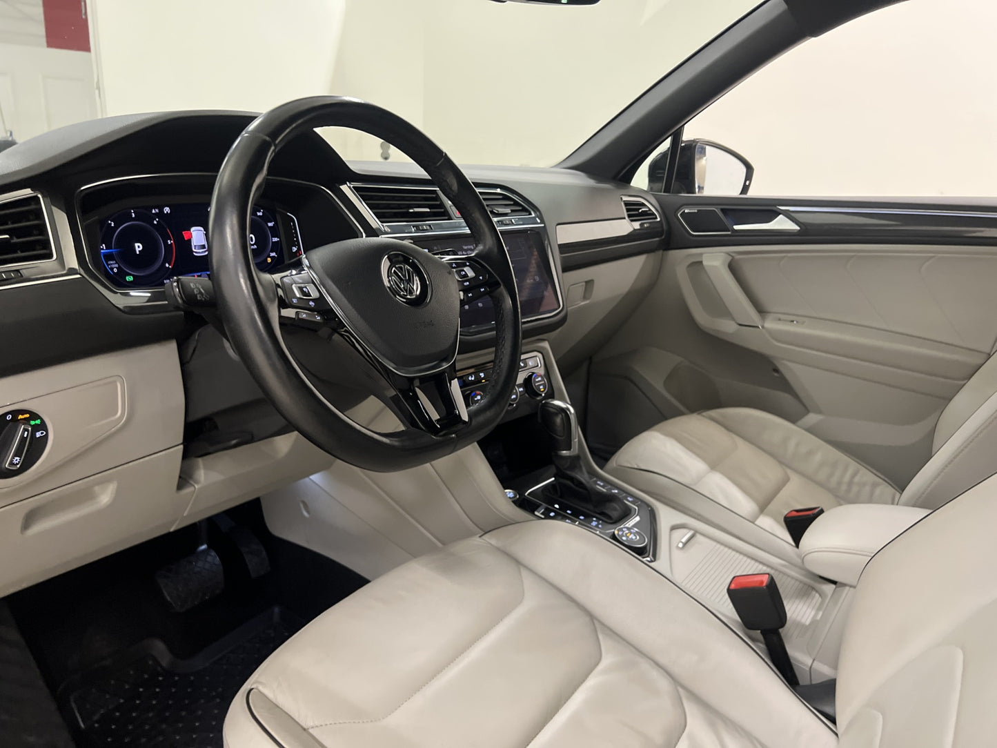 Volkswagen Tiguan Allspace 4M R-Line Cockpit D-Värm Pano