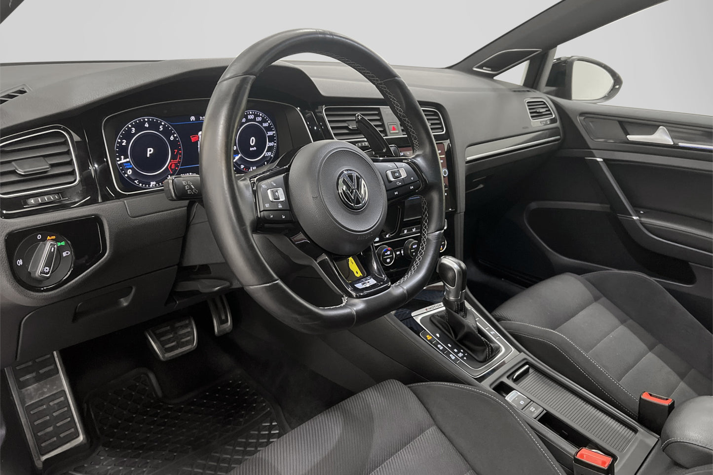 Volkswagen Golf R 2.0 4M 310hk Taklucka Dynaudio Cockpit DCC