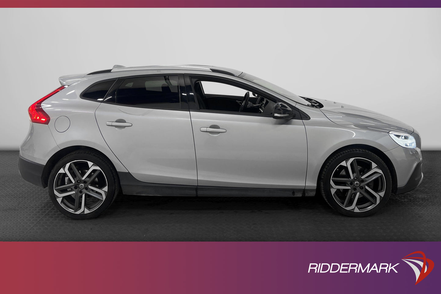 Volvo V40 Cross Country T3 152hk Momentum B-Kam Navi Drag