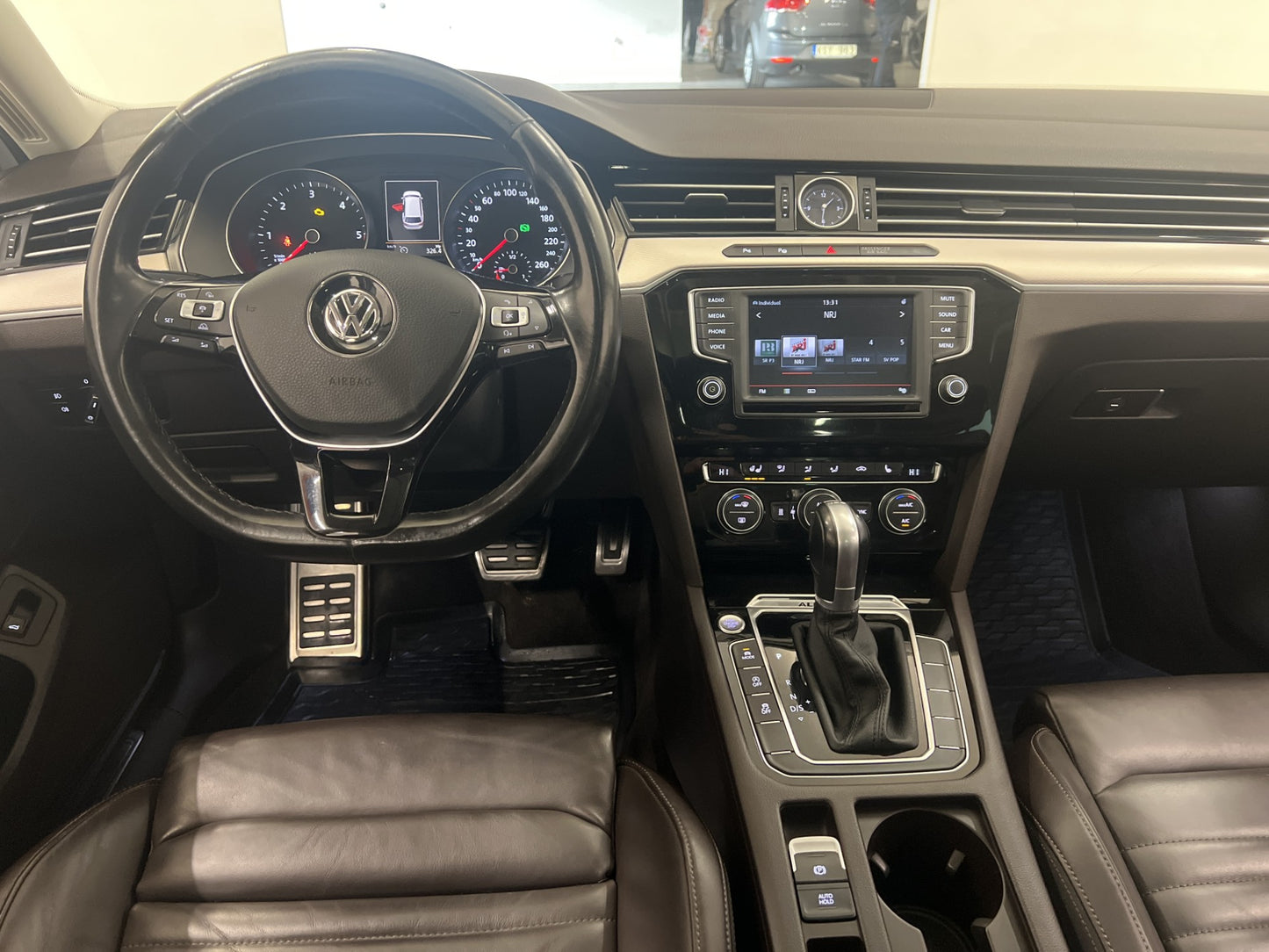 Volkswagen Passat Alltrack 4M 190hk Pano Värmare Skinn