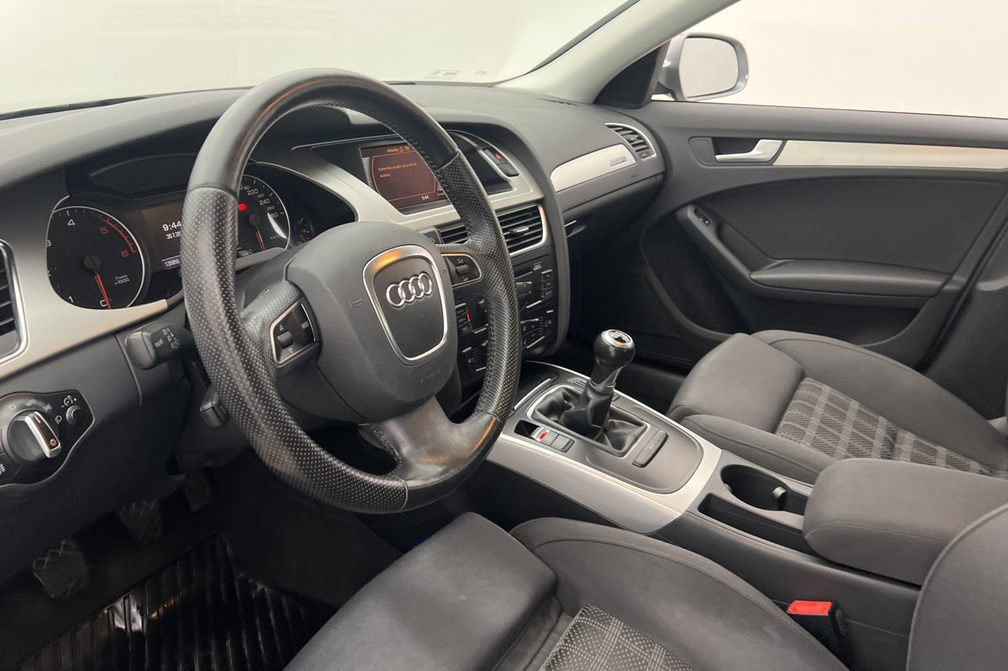 Audi A4 Sedan 2.0 TDI Quattro 143hk Dragkrok Välservad