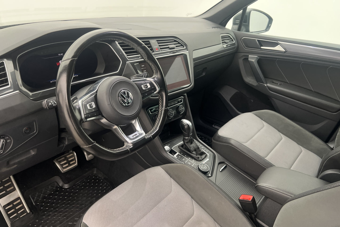 Volkswagen Tiguan 4M 190hk R-Line Cockpit Värm 360 Navi Drag