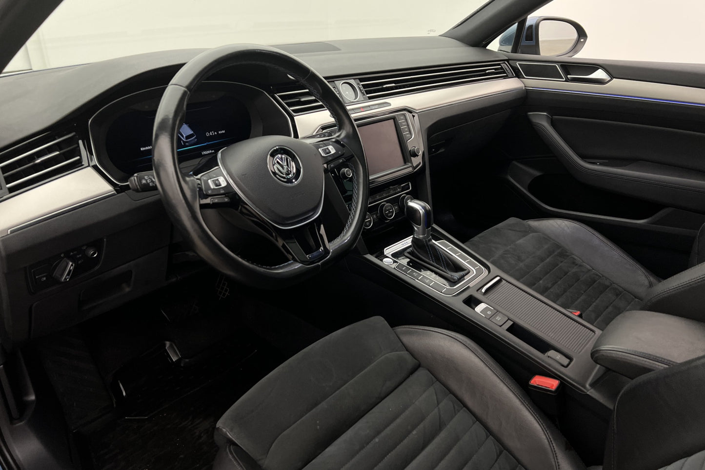 Volkswagen Passat GTE 218hk Pano Värm Cockpit 360° HUD Drag