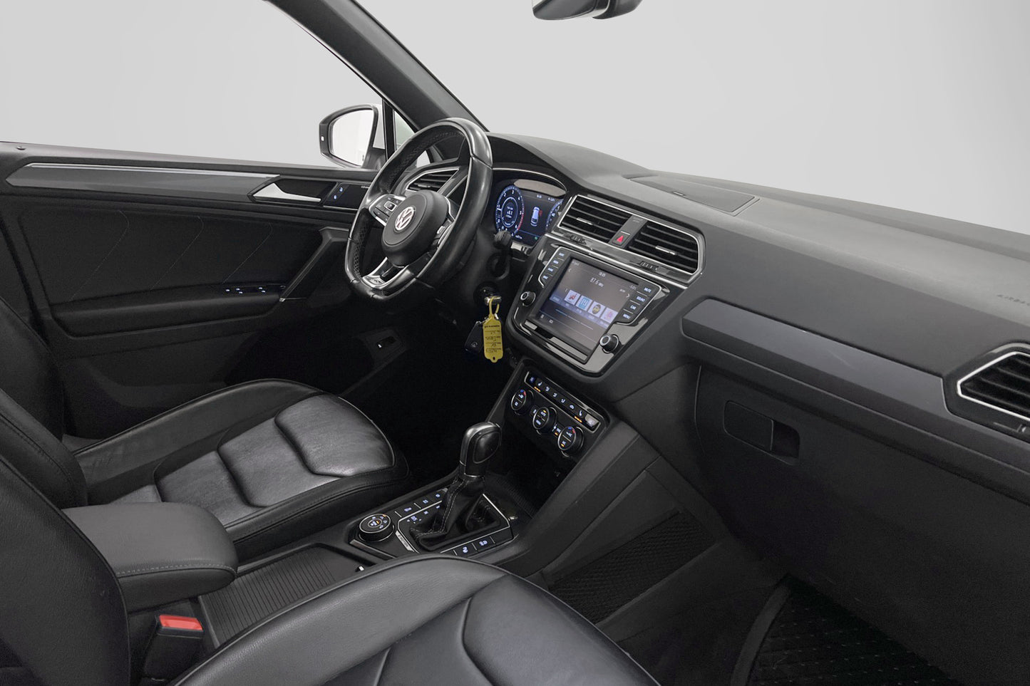 Volkswagen Tiguan 4M 190hk R-line Cockpit Pano Värm Dynaudio