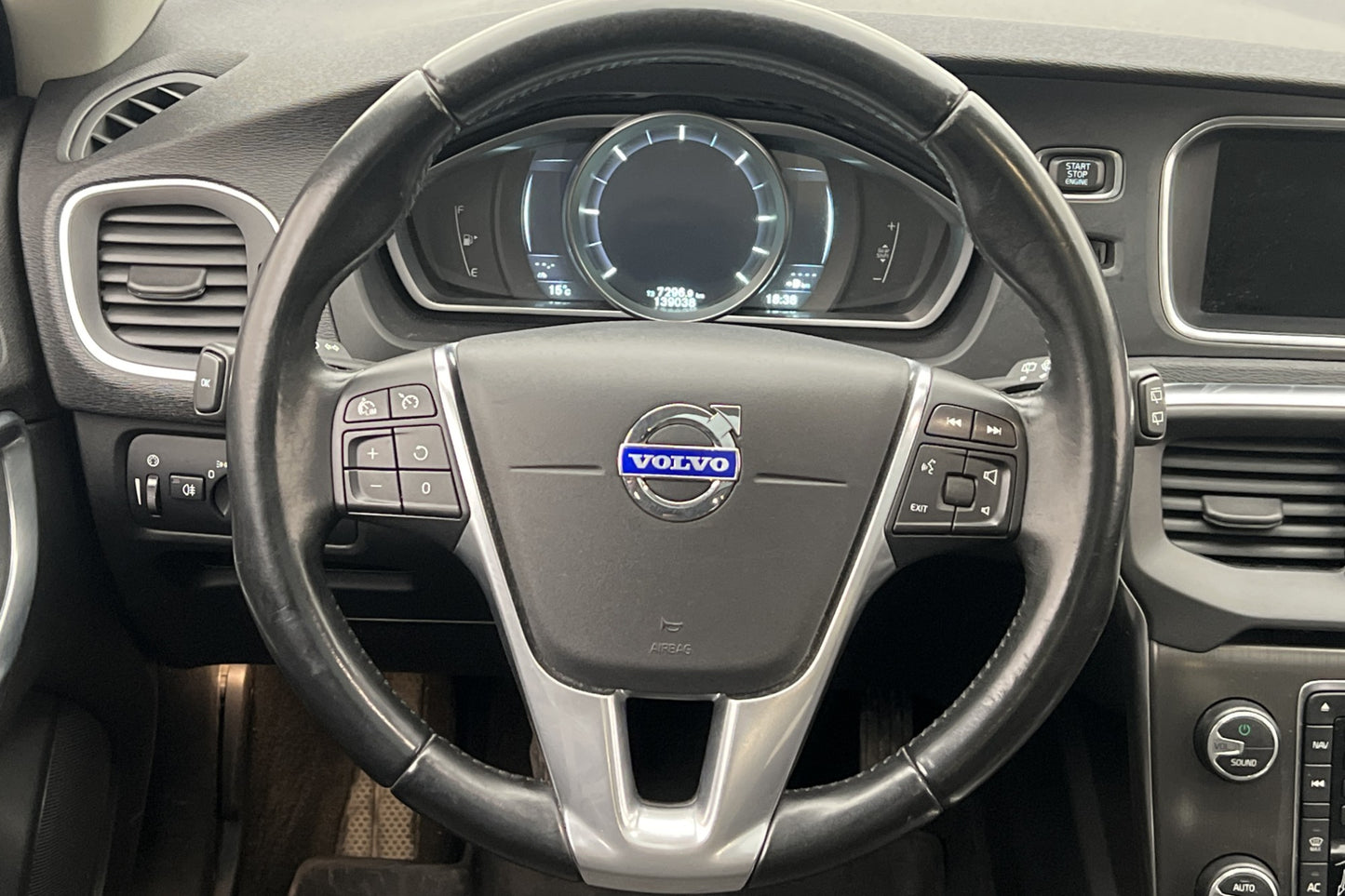 Volvo V40 Cross Country D4 Momentum VOC D-Värmare Pano Navi