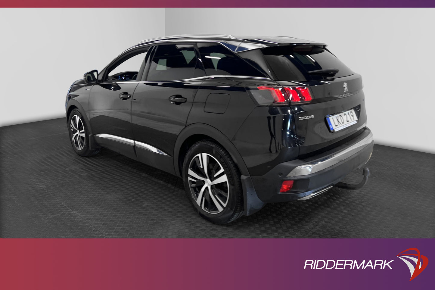 Peugeot 3008 GT HYBRID4 Plug-in AWD 300hk Pano Drag MOMS