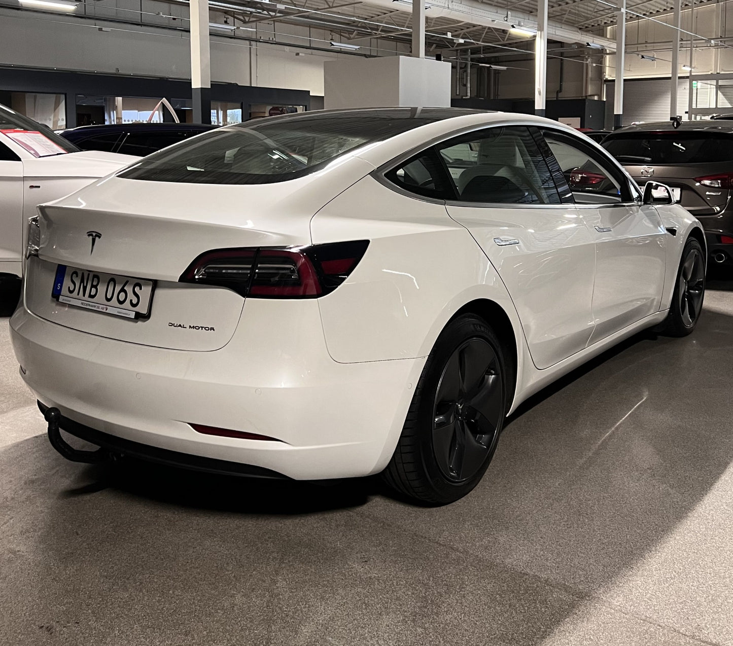 Tesla Model 3 Long Range AWD 440hk Kamera Pano Skinn MOMS