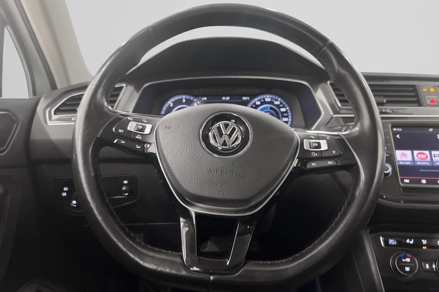 Volkswagen Tiguan 2.0 TDI 4M GT DVärm Cockpit Pano HUD Skinn