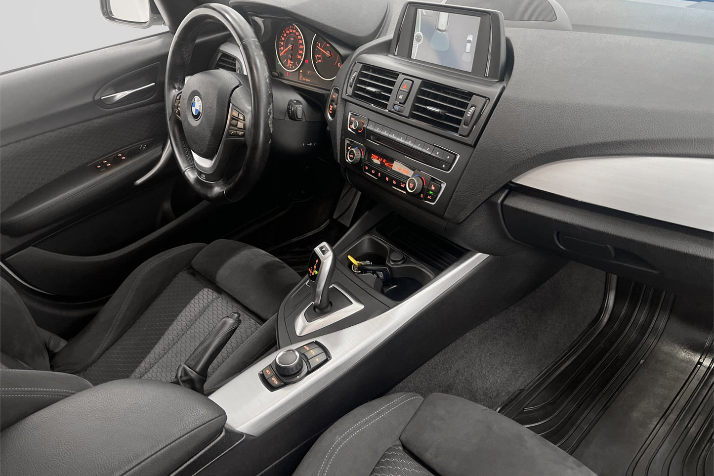 BMW 118d 143hk M Sport M-värmare Alcantara P-sensorer