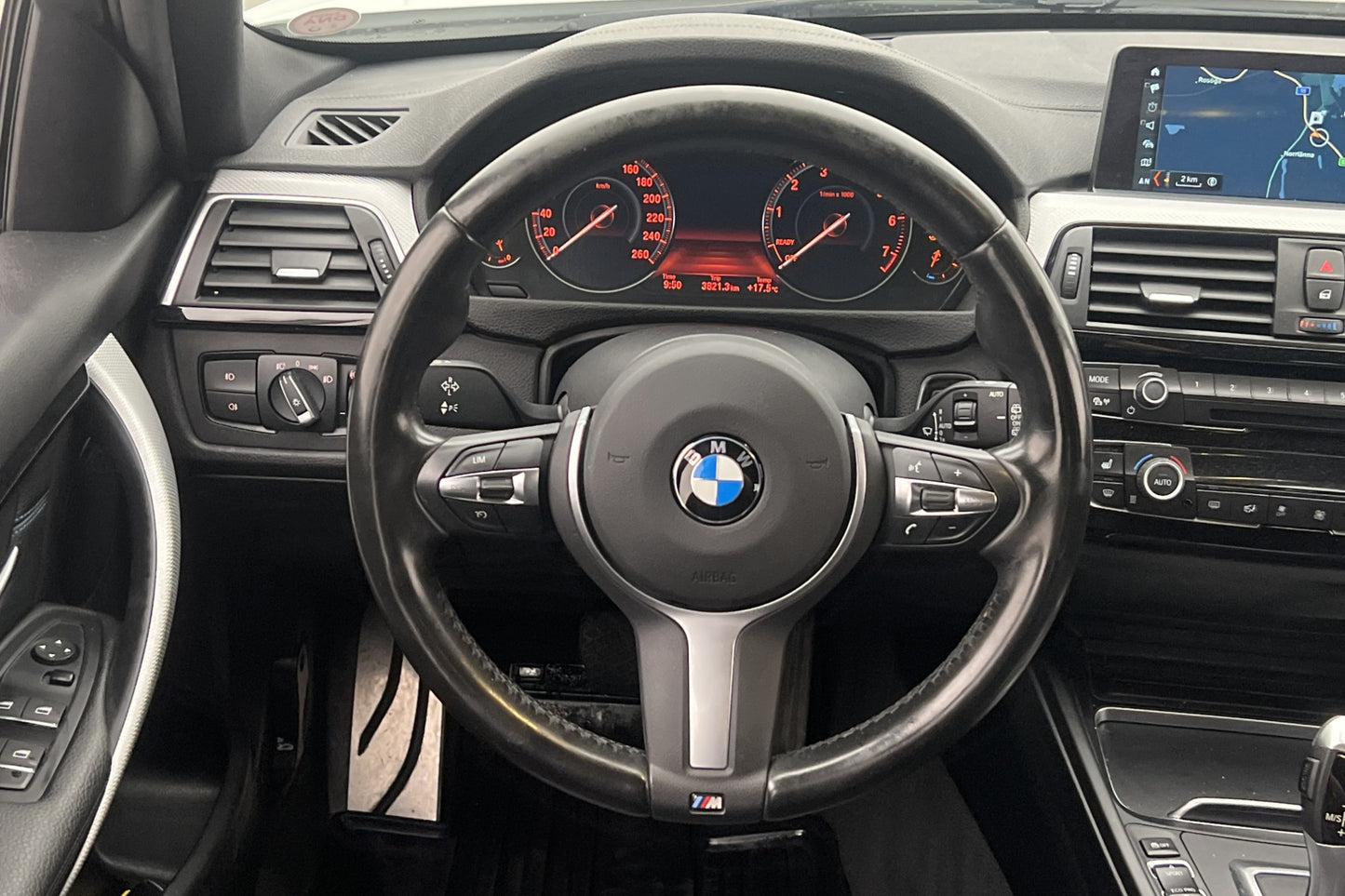 BMW 320 i xDrive Touring M Sport Cockpit Navi Skinn Drag