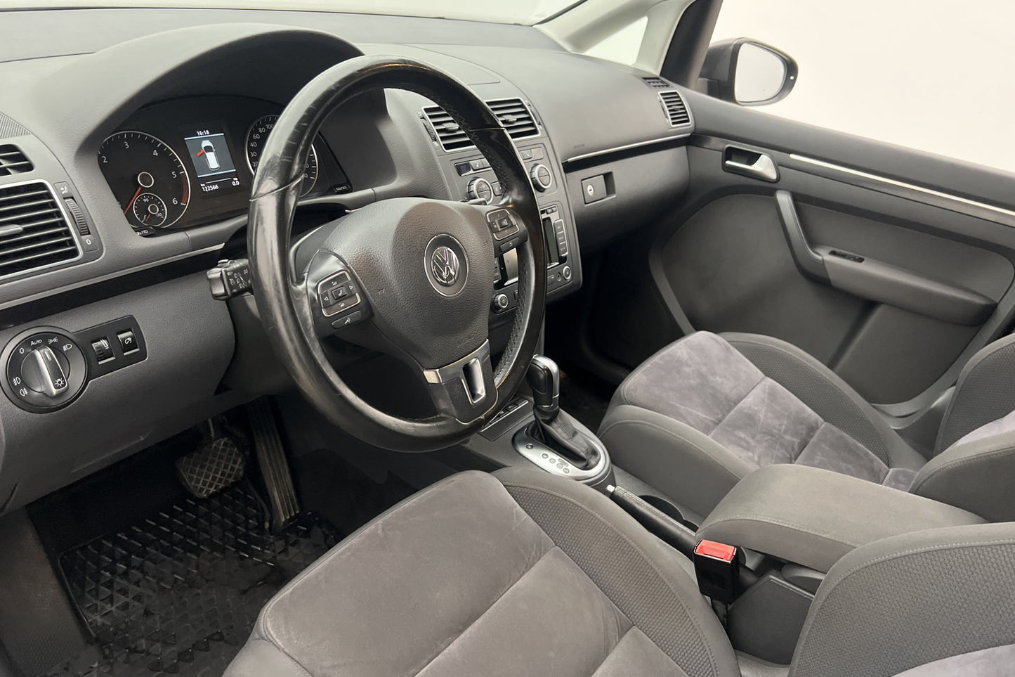 Volkswagen Touran 2.0 TDI 177hk 7-Sits Värmare Kamera Navi