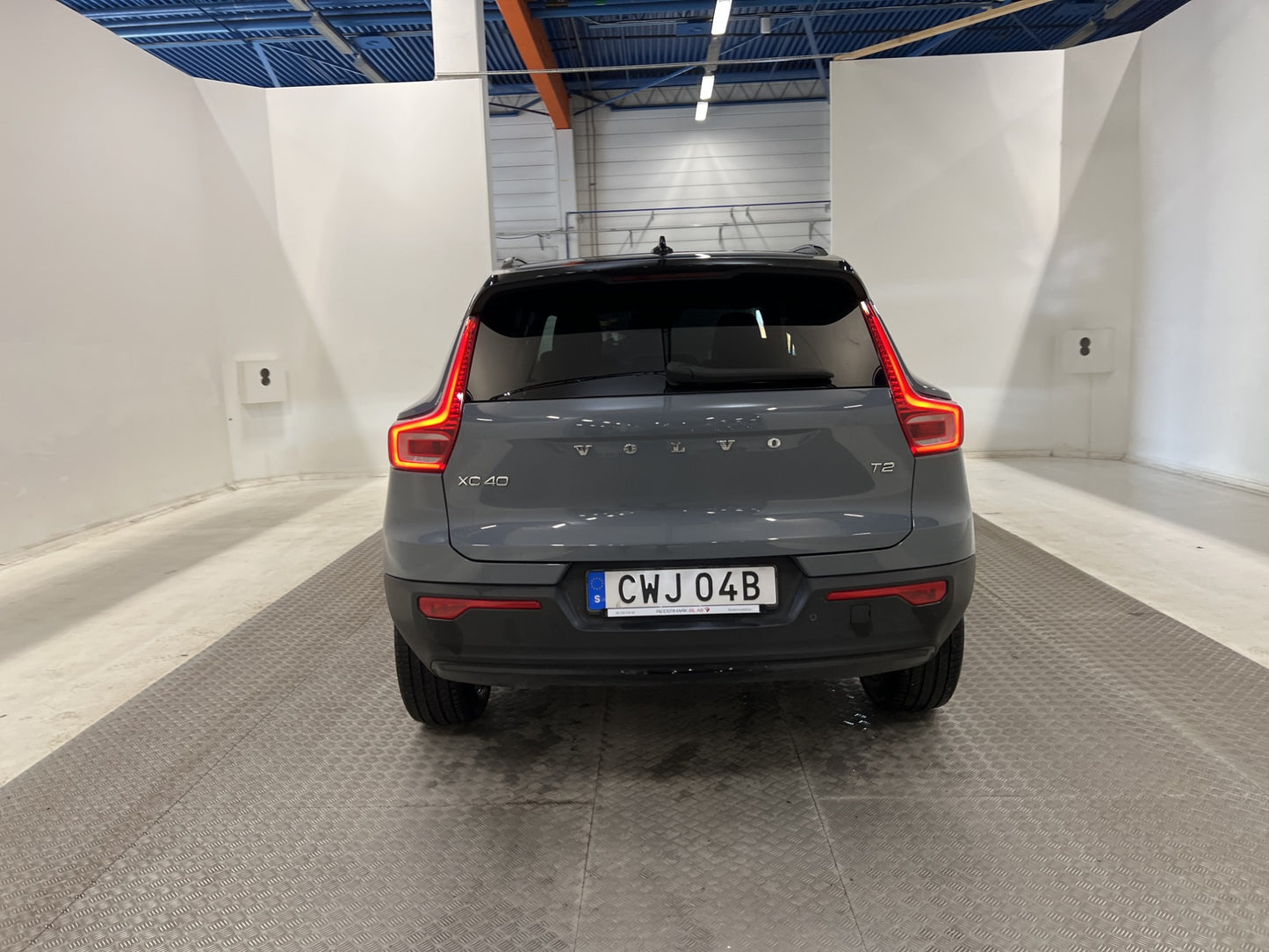 Volvo XC40 T2 129hk R-Design VOC Värmare Kamera Navi Carplay