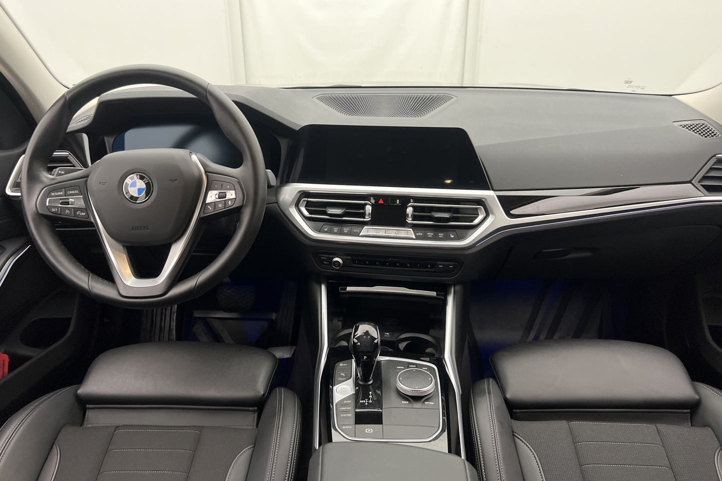 BMW 320d xDrive 190hk Sport line Cockpit Navi Sensorer