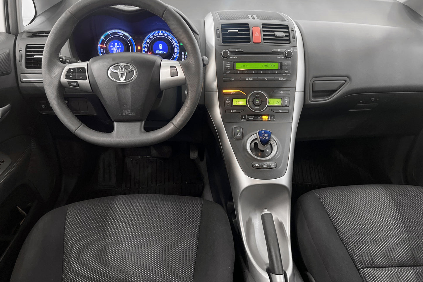 Toyota Auris Hybrid e-CVT 136hk 360kr Skatt Nyservad