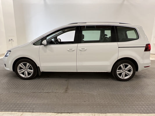 Volkswagen Sharan 150hk 7-Sits Panorama Bkamera Navi Drag