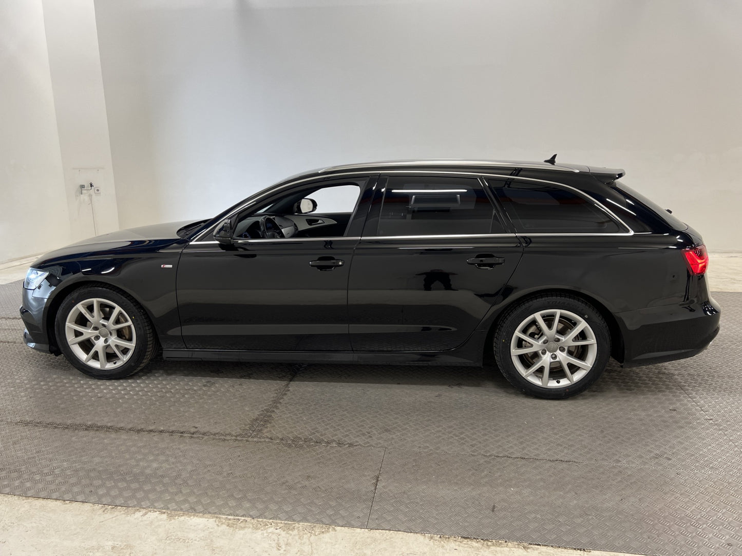 Audi A6  2.0 TDI Quattro S-Line D-Värme Drag 190hk