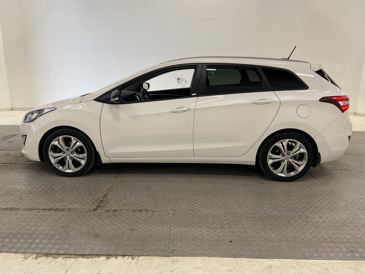 Hyundai i30 Kombi 1.6 CRDi 110hk Navi Rattvärme Farthållare