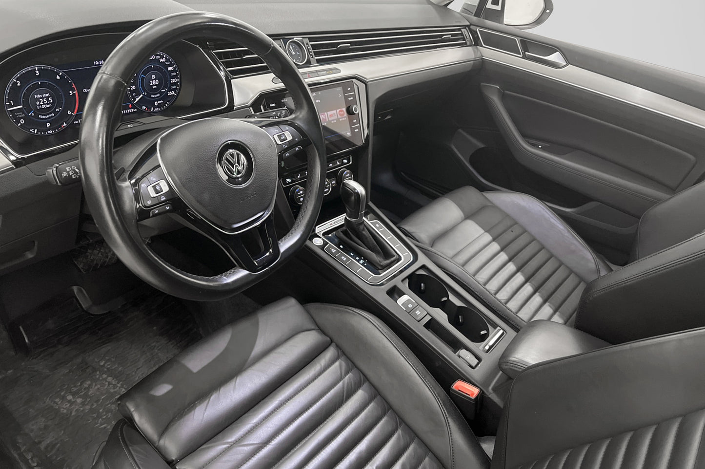 Volkswagen Passat 4M 190hk R-Line Cockpit D-Värmare Skinn