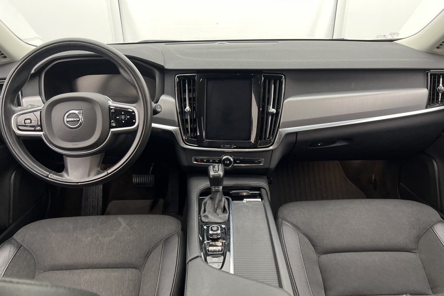 Volvo V90 D4 190hk Momentum Adv Navi Värm Keyless Rattvärme