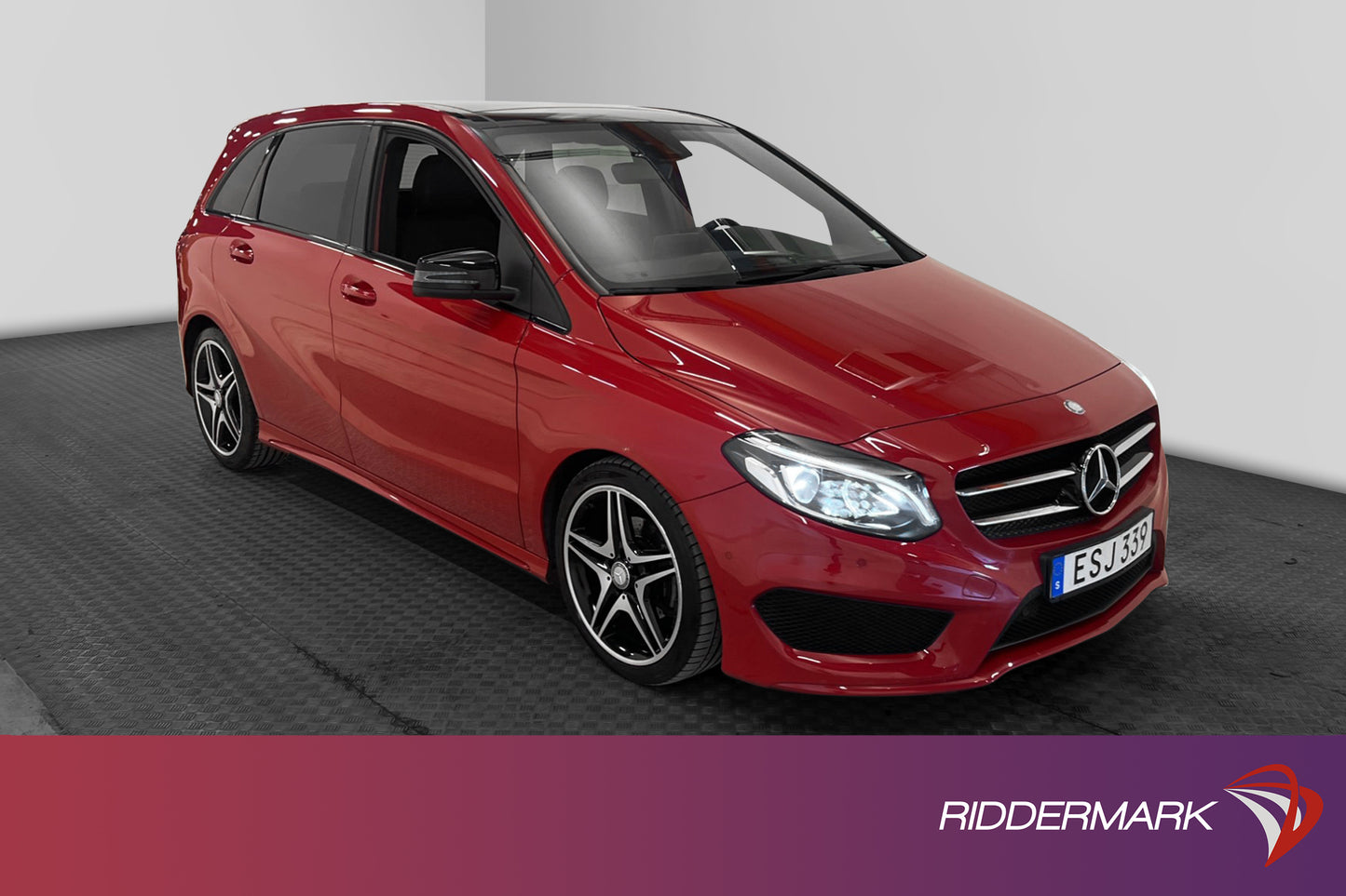 Mercedes-Benz B 200  4M AMG D-värm H/K Pano Skinn B-kamera