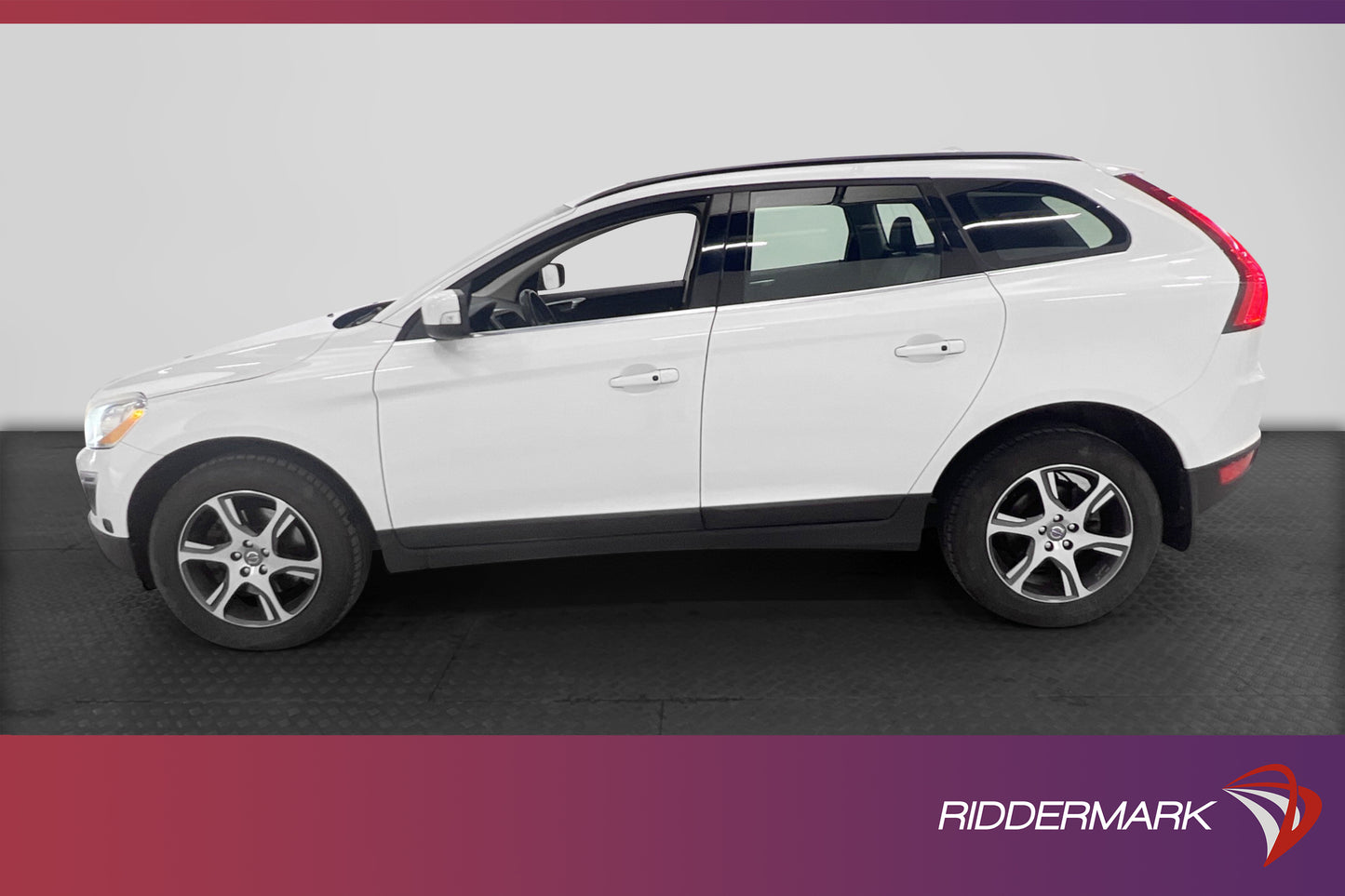 Volvo XC60 D4 AWD Momentum Pano Skinn D-Värm VOC B-Kamera