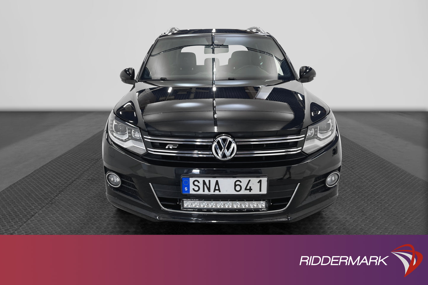 Volkswagen Tiguan 2.0 TDI 177hk 4M R-Line D-Värm Pano Skinn