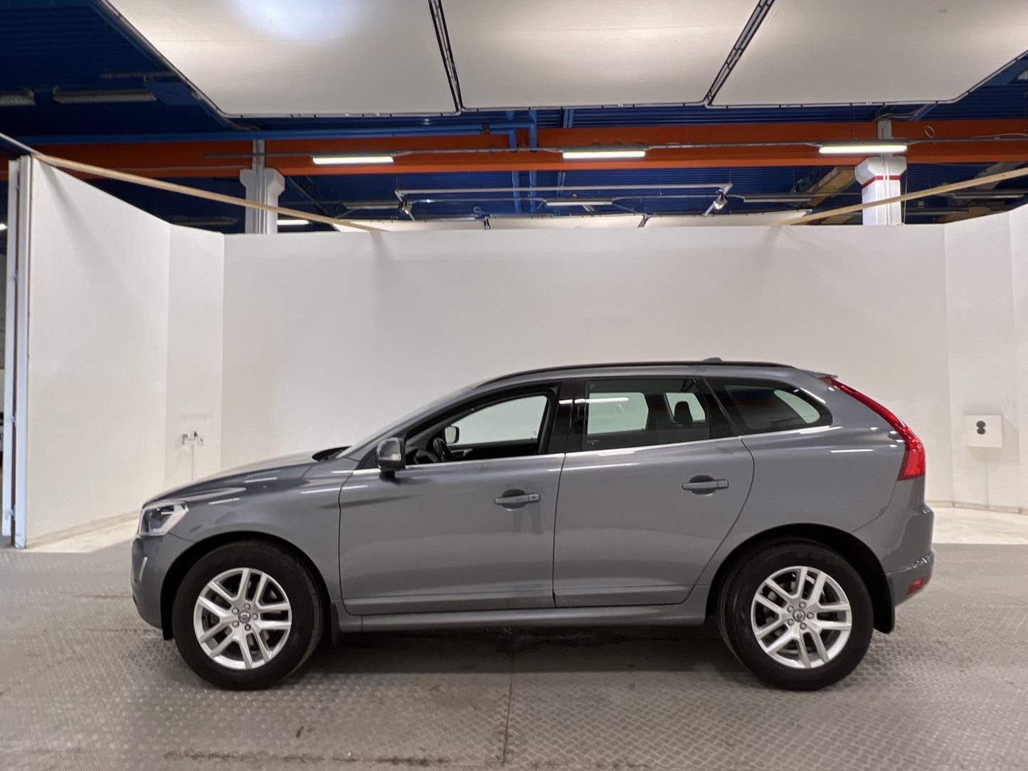 Volvo XC60 D4 AWD 190hk Classic Momentum Värmare VOC Navi