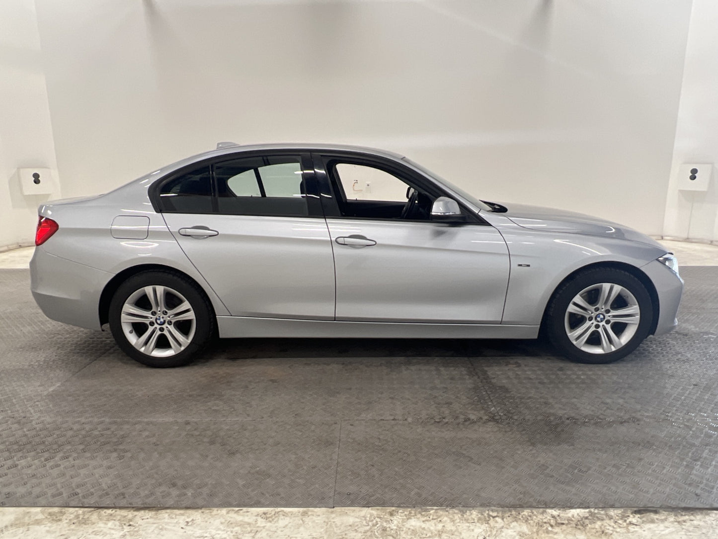 BMW 320d xDrive 184hk Drag Navi Bluetooth 0,42l/mil  PDC