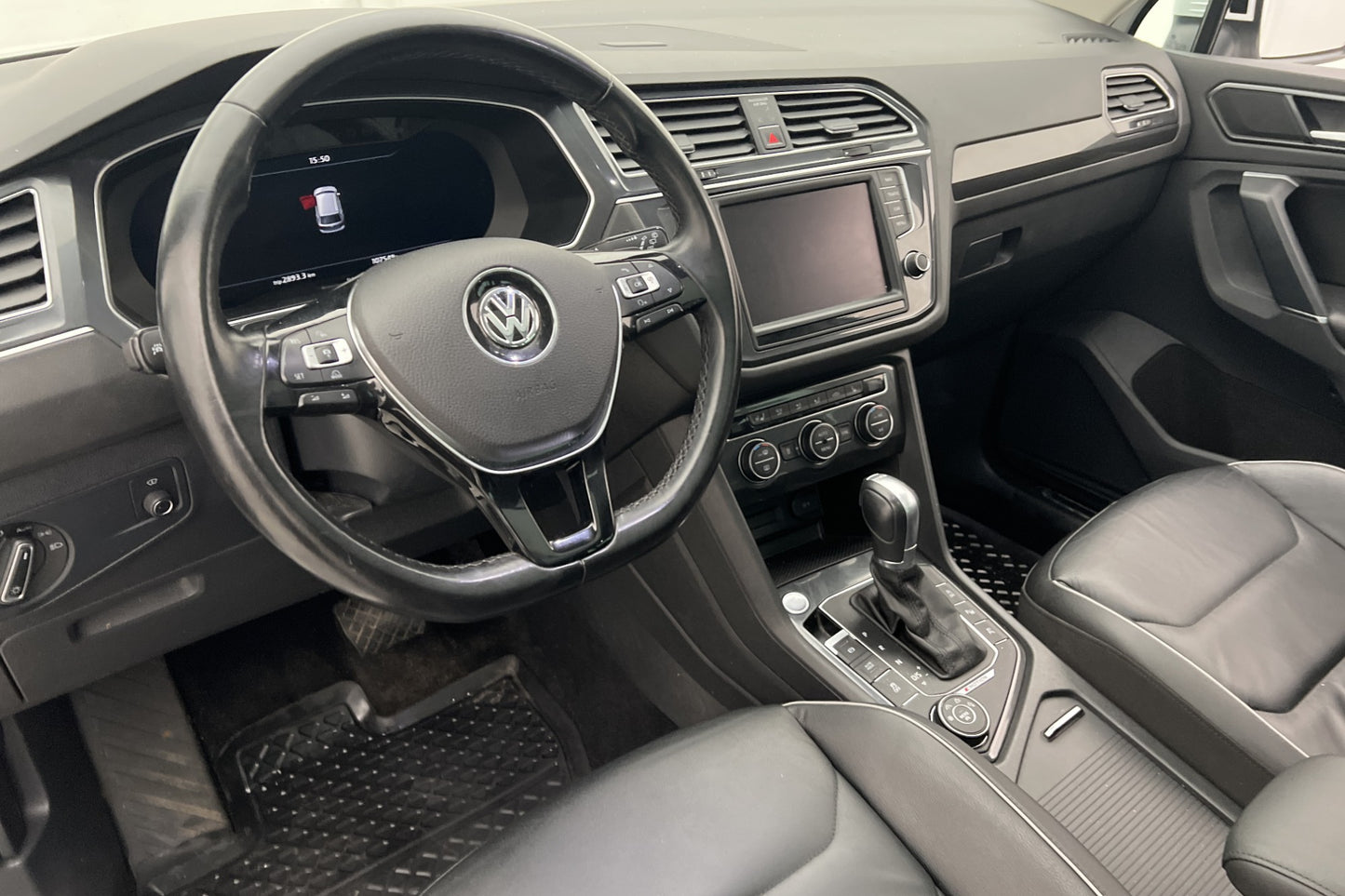 Volkswagen Tiguan 4M 190hk Premium Pano Cockpit 360° Drag