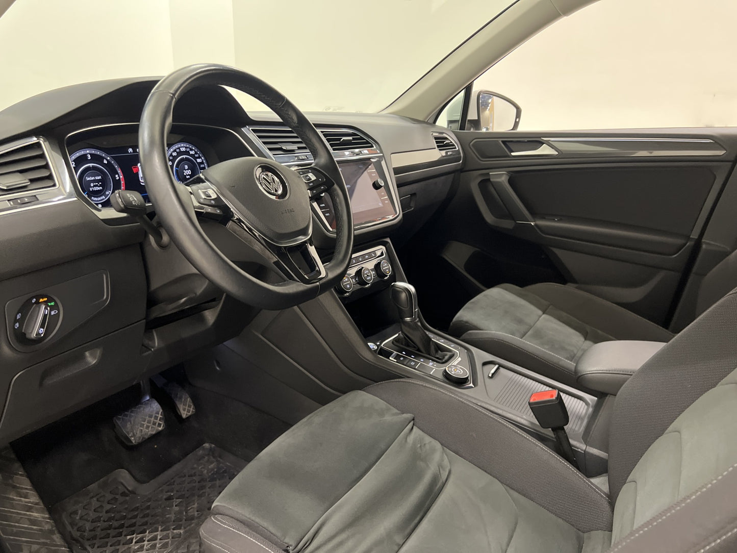 Volkswagen Tiguan Allspace 2.0 TDI 4M R-Line 7-Sits Värmare