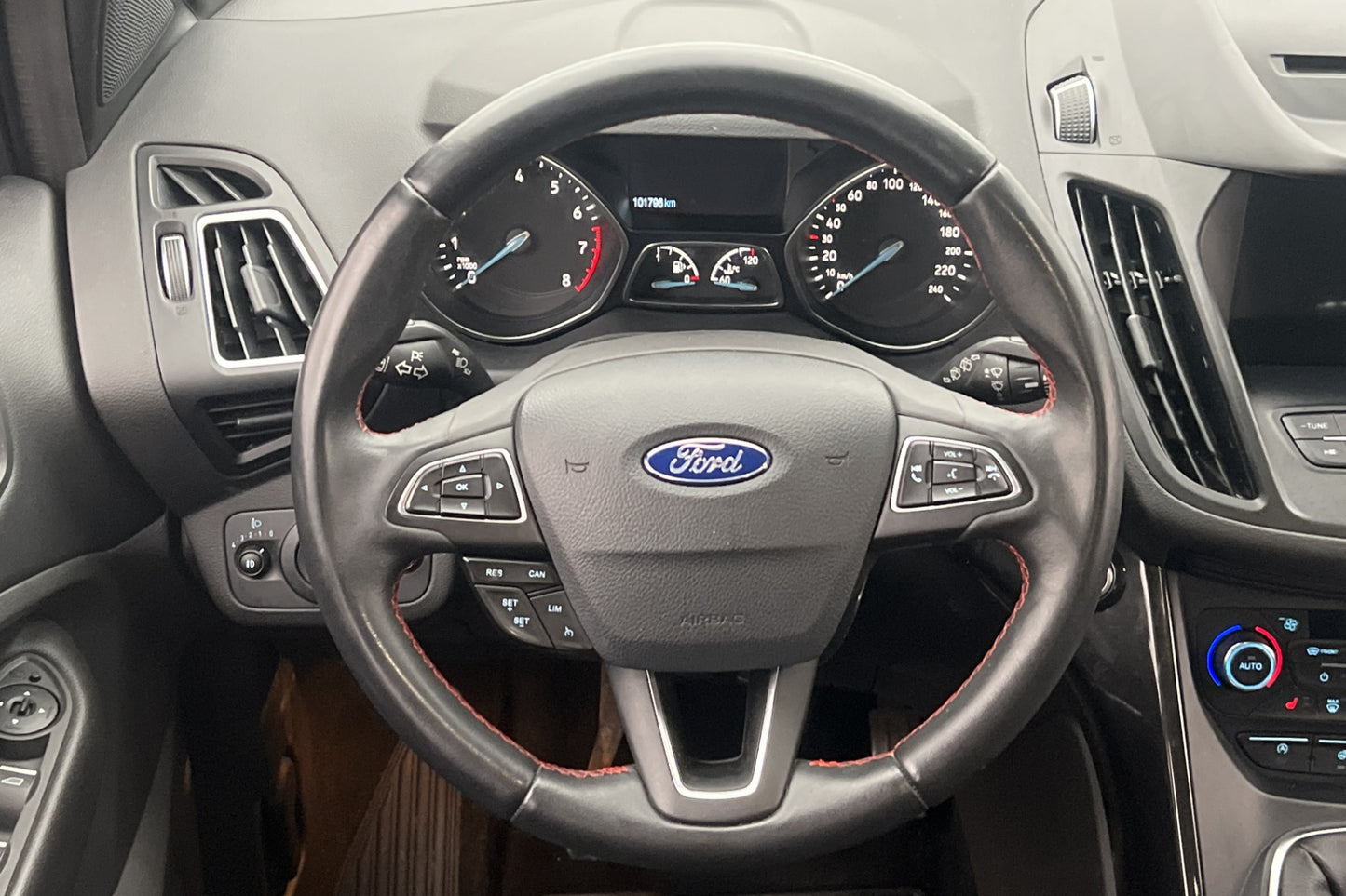 Ford Kuga 1.5 EcoBoost 150hk ST-Line Kamera Rattvärm Välserv