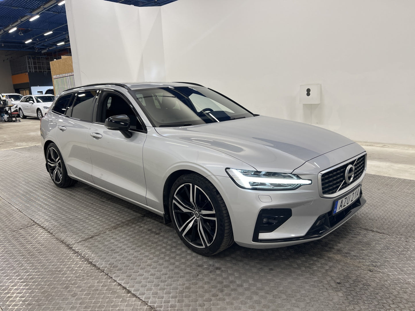 Volvo V60 D3 150hk AWD R-Design Pano HUD H/K Dvärm Navi Drag