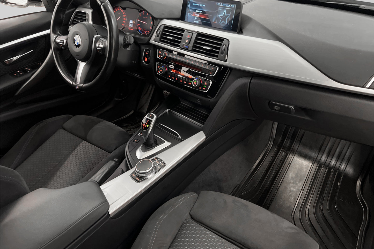 BMW 330i xDrive M Sport Kamera Pano H/K Drag Navigation