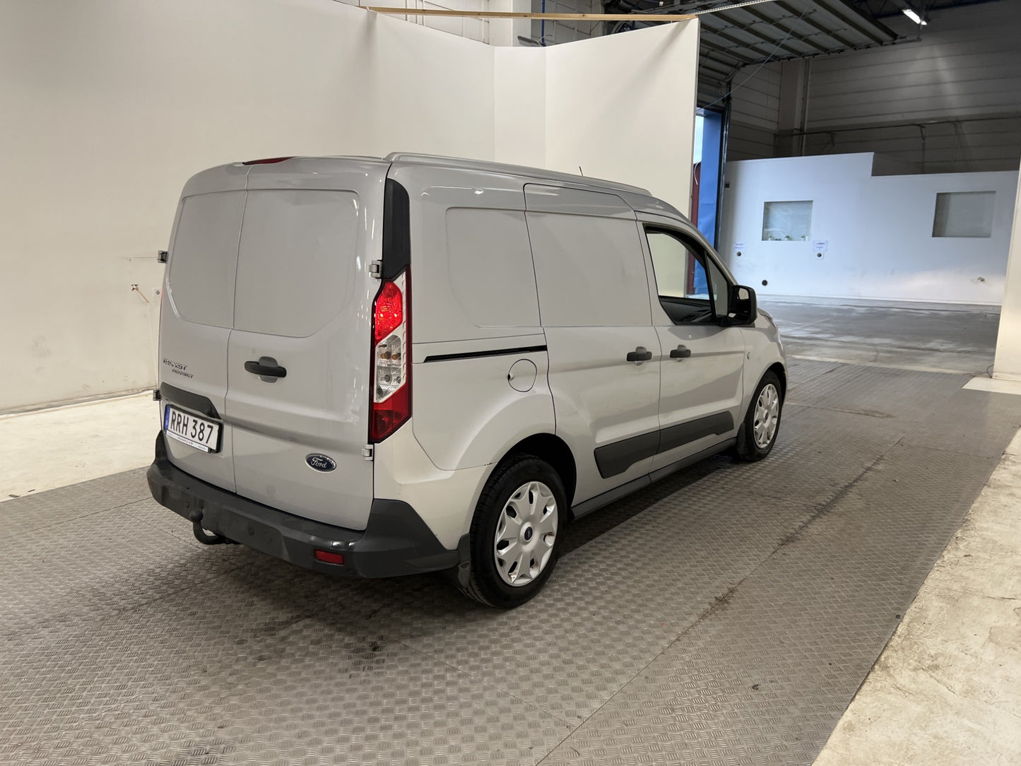 Ford Transit Connect 100hk Värmare Drag B-Kamera Nyservad