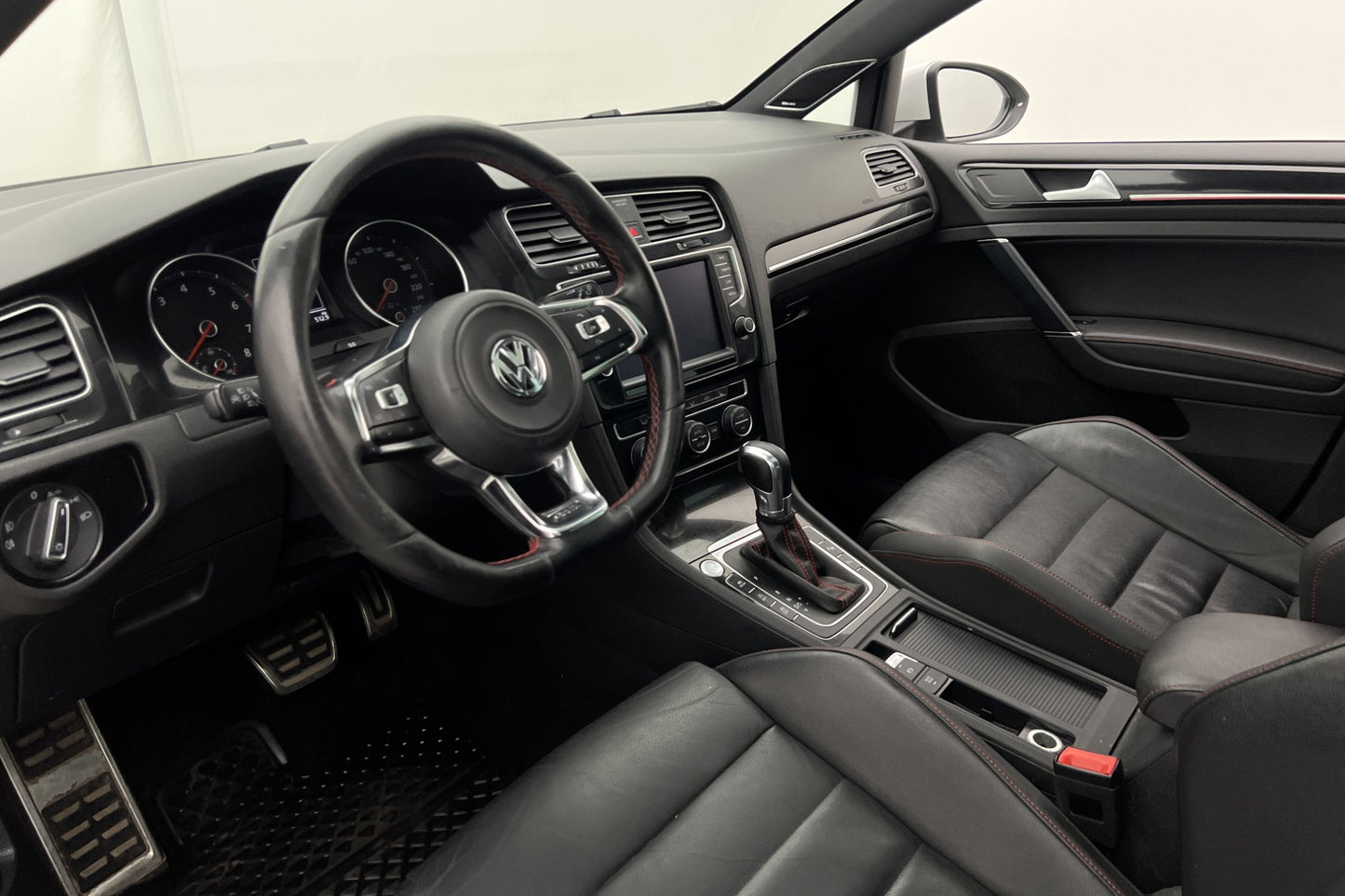 Volkswagen Golf GTI Performance 2.0 TSI Pano B-kamera 230hk