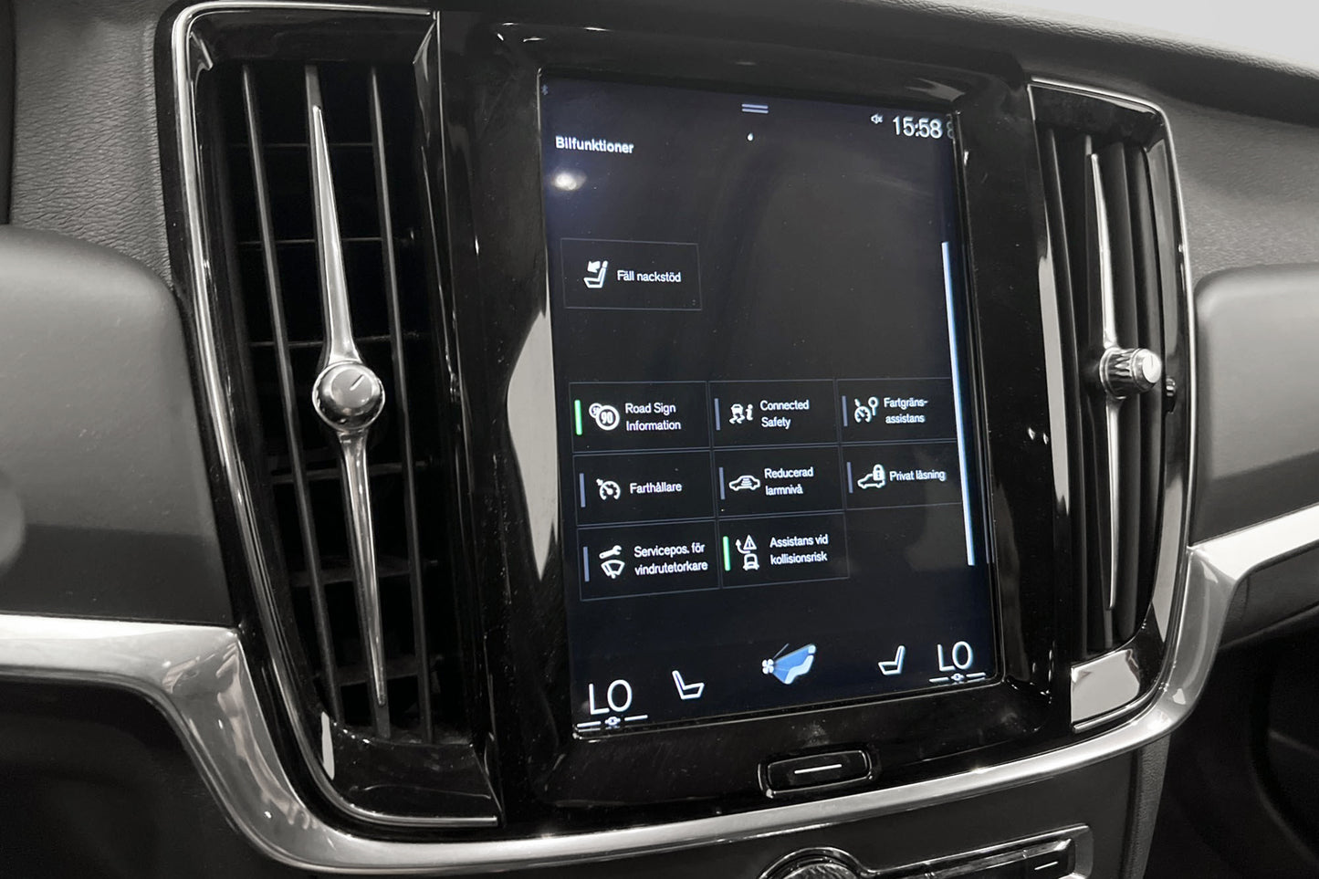 Volvo V90 Cross Country D4 AWD D-värm VOC App-connect