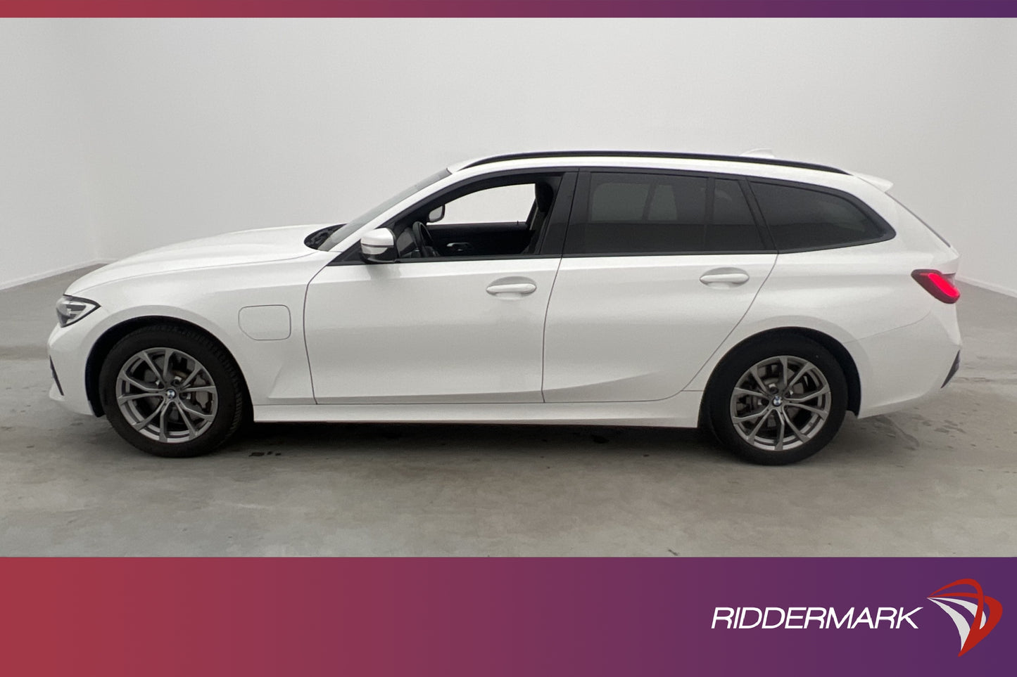 BMW 330e xDrive Touring Sport line Navi Ambient Dragkrok