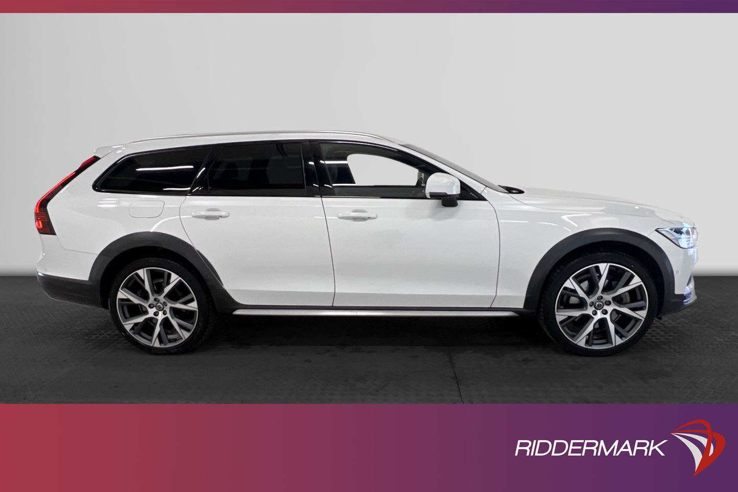 Volvo V90 Cross Country B4 AWD D-värm VOC B&W Pano 360 BLIS