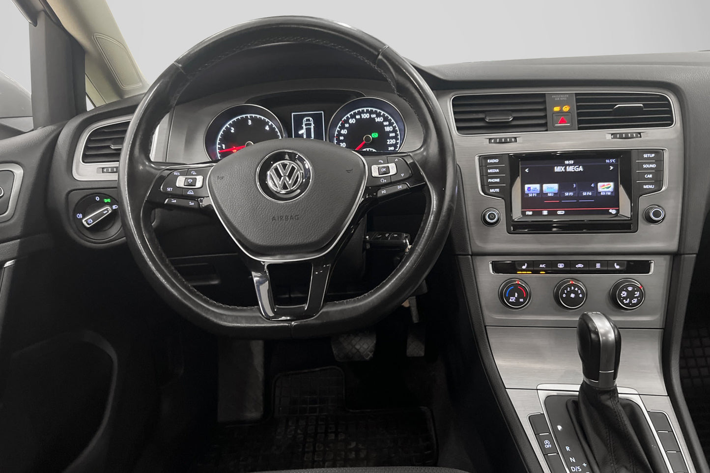 Volkswagen Golf 1.6 TDI DSG 105hk Värmare B-Kamera Drag