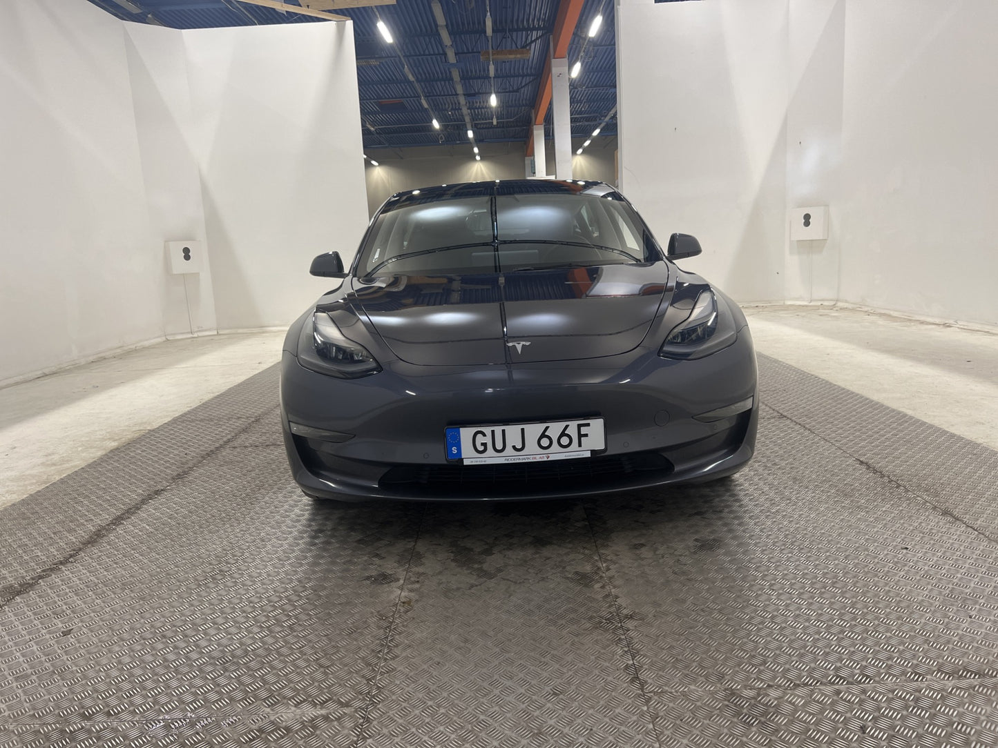 Tesla Model 3 Long Range AWD 440hk Svensksåld Drag MOMS