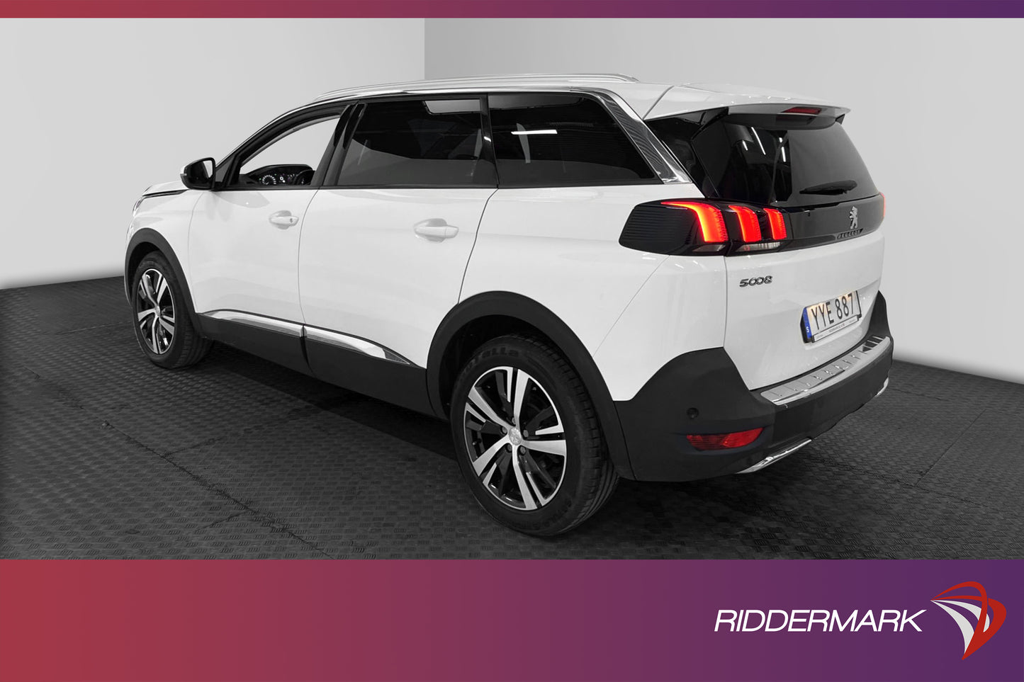 Peugeot 5008 SUV 1.2 PureTech 130hk 7-Sits Carplay