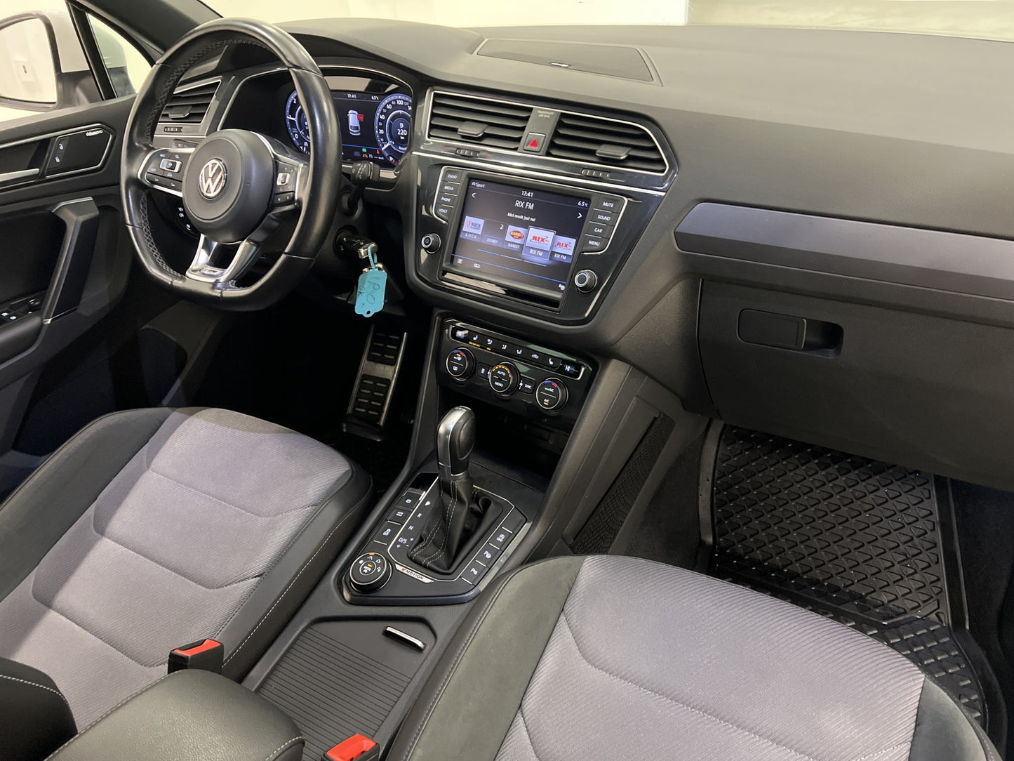 Volkswagen Tiguan 2.0 TDI 4M 190hk R-Line Cockpit D-värme