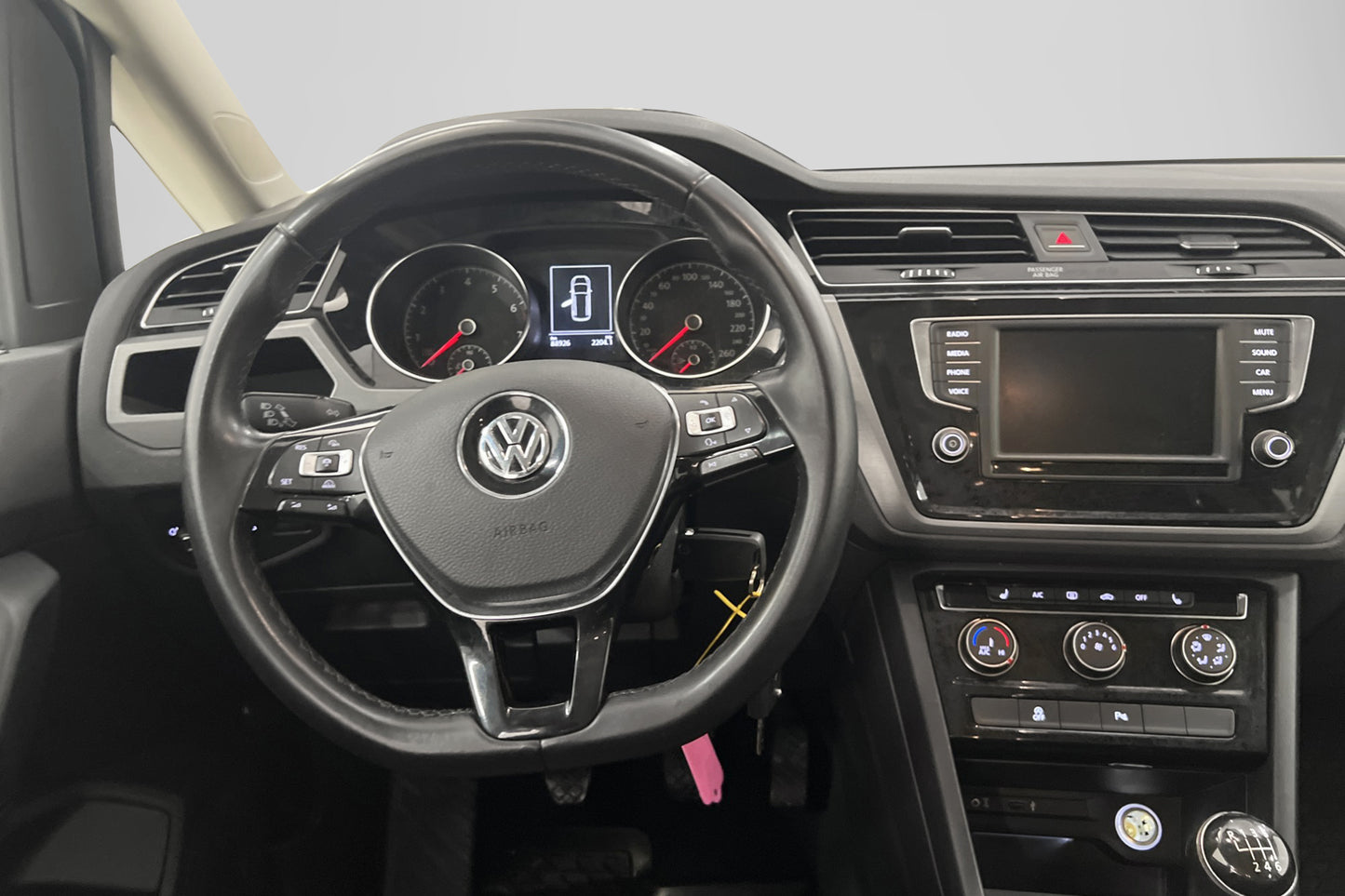 Volkswagen Touran TSI 110hk 7-sits CarPlay Kamera Dragkrok