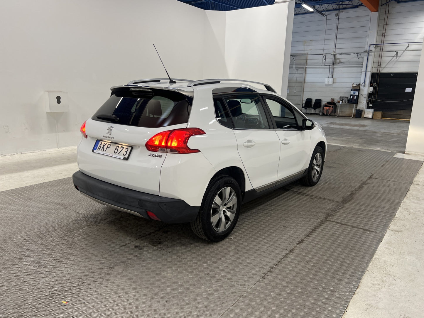 Peugeot 2008 1.2 VTi Allure Motorvärmare Pano Navigation