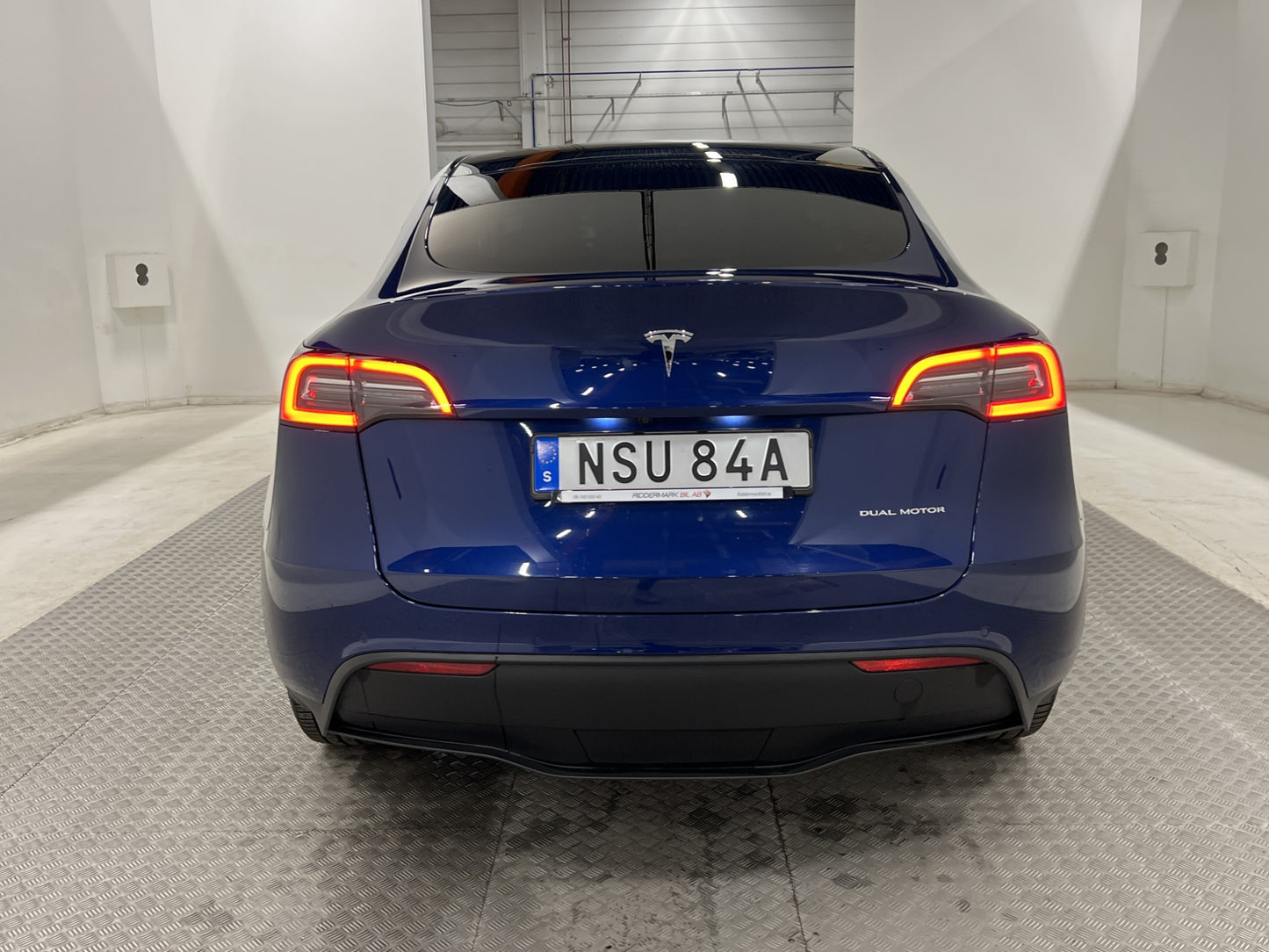 Tesla Model Y Long Range AWD 345hk Svensksåld Rattvärme