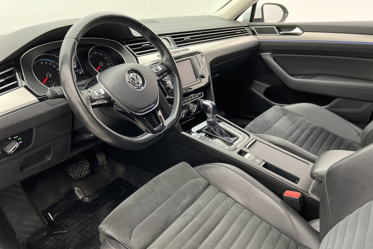 Volkswagen Passat GTE 218hk Executive Kamera CarPlay Drag