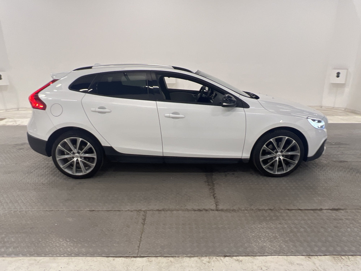 Volvo V40 Cross Country T3 152hk Voc B-Värm Navi B-Kamera