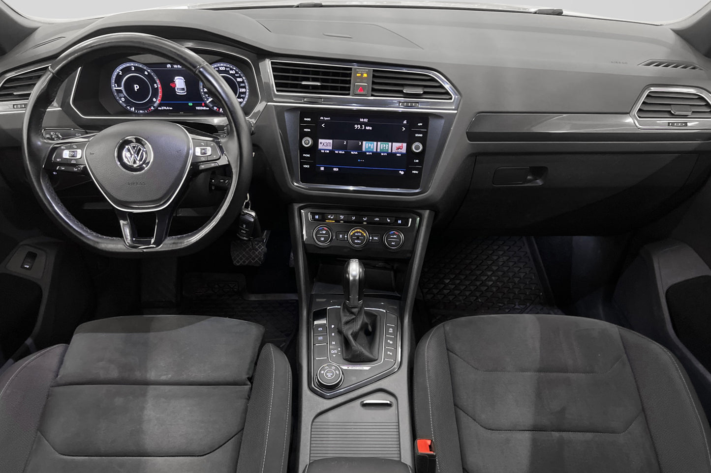 Volkswagen Tiguan 4M 190hk Premium Cockpit Värm Kamera Drag